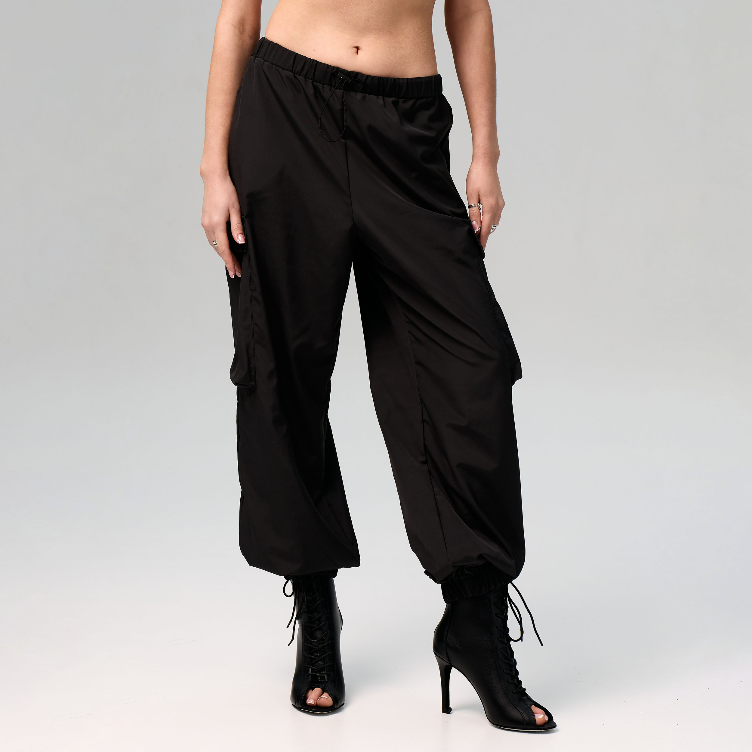 Schwarze Cargo-Hosen