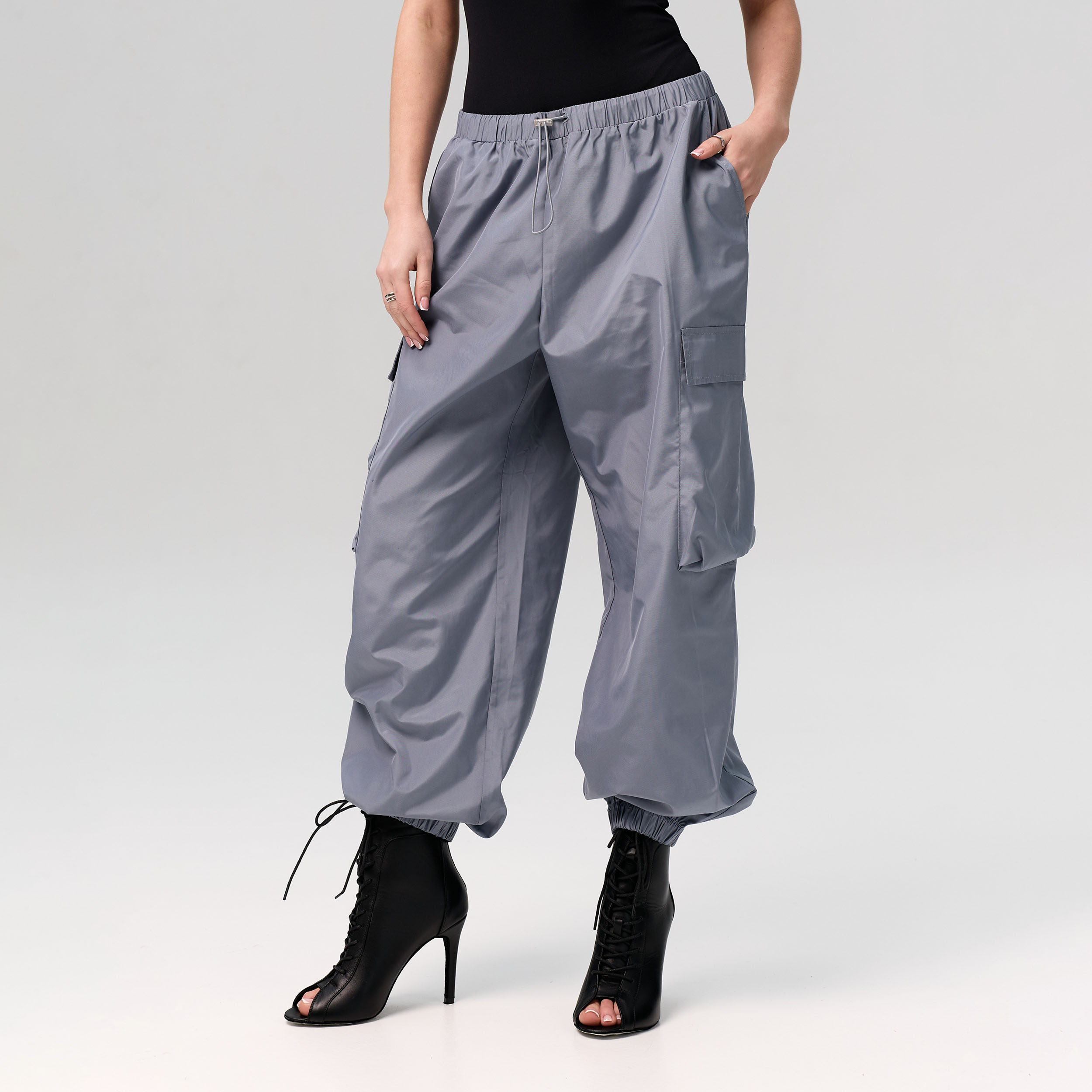 Graue Cargo-Hosen