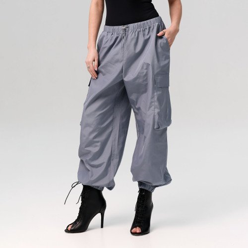 Graue Cargo-Hosen